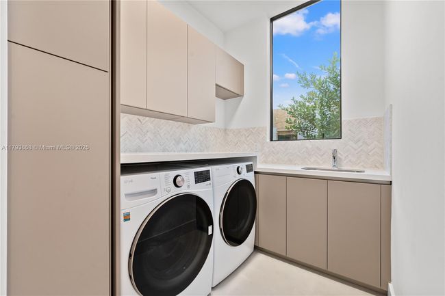 4951 University Dr, Townhouse with 3 bedrooms, 5 bathrooms and null parking in Coral Gables FL | Image 37