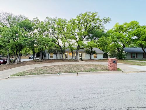 4421 Woodridge Dr, Arlington, TX, 76013-4243 | Card Image