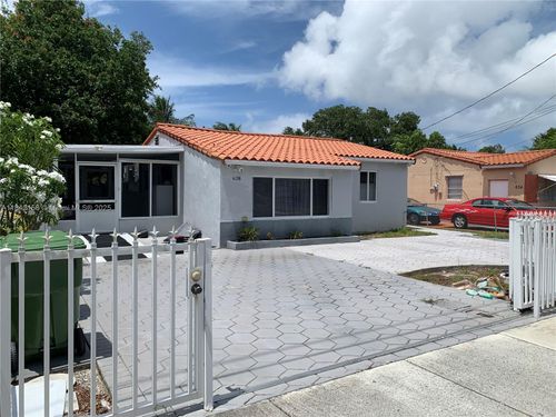 638 Sw 10th St, Hallandale Beach, FL, 33009-6945 | Card Image