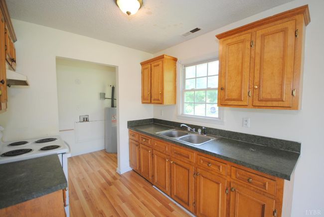 1114 Golden Leaf Rd, House other with 3 bedrooms, 2 bathrooms and null parking in Nathalie VA | Image 10