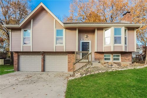 8504 Linda Ln, Pleasant Valley, MO, 64068-9043 | Card Image