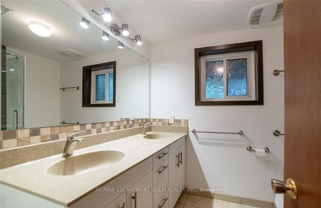 125 Lakeside Dr, House other with 4 bedrooms, 2 bathrooms and 4 parking in Grimsby ON | Image 23