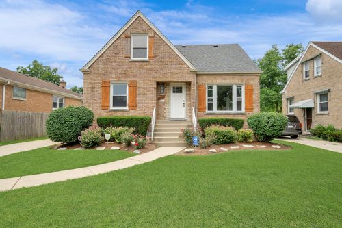 2242 S 5th Ave, North Riverside, IL, 60546-1217 | Card Image