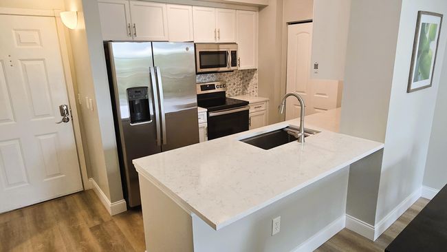 APT-521 - 630 S Sapodilla Ave, Condo with 2 bedrooms, 2 bathrooms and null parking in West Palm Beach FL | Image 11