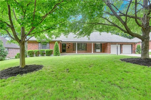 208 Nw Oxford Ln, Lee's Summit, MO, 64063-2119 | Card Image