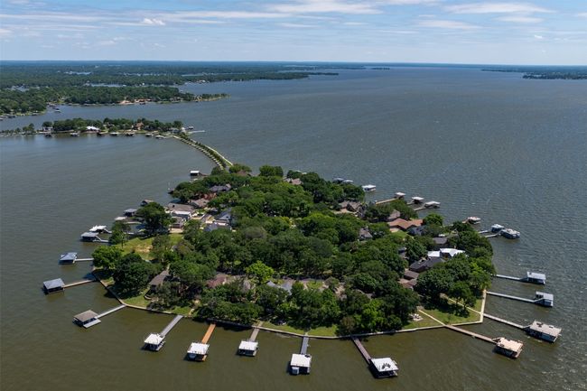 697 Enchanted Isles Dr, House other with 2 bedrooms, 2 bathrooms and null parking in Mabank TX | Image 20