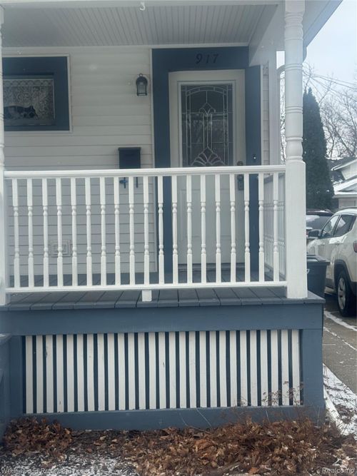 917 N Madison St, Lapeer, MI, 48446-2039 | Card Image