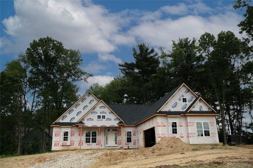 9691 Chalfonte Dr, Brighton, MI, 48116-8443 | Card Image