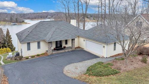 230 Sterling Cir, Union Hall, VA, 24176-4010 | Card Image