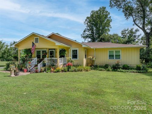 437 Rutledge Dr, Hendersonville, NC, 28739-6243 | Card Image