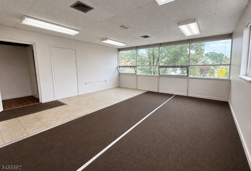 Commercial Lease in Metuchen Boro