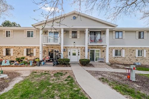 1226 E Decorah Road, West Bend, WI, 53095 | Card Image