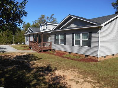 83 Brookwood Circle, Home with 4 bedrooms, 3 bathrooms and null parking in Laurens SC | Image 2