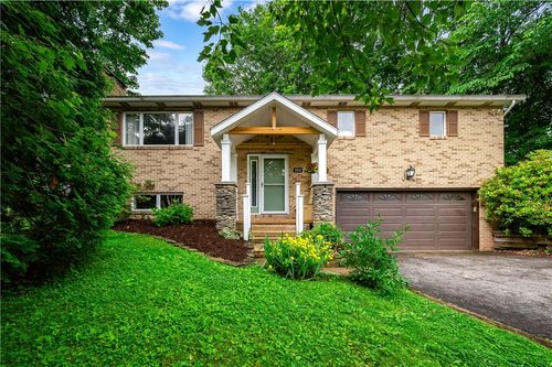 202 Village Ln, Wilmington Twp, PA, 16142 | Card Image