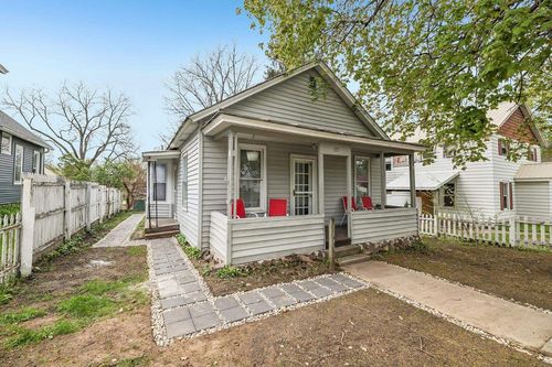 327 8th Ave, Baraboo, WI, 53913-2018 | Card Image