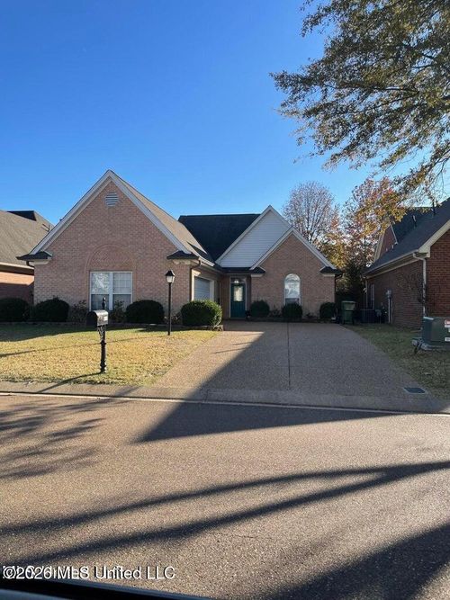 2895 Liverpool Ln, Southaven, MS, 38671-8841 | Card Image