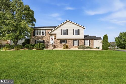 130 Debbie Ln, EASTON, PA, 18045-7921 | Card Image