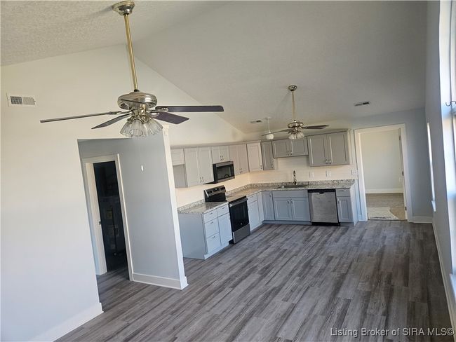 603 W Kristie Avenue, Home with 4 bedrooms, 2 bathrooms and null parking in Pekin IN | Image 4
