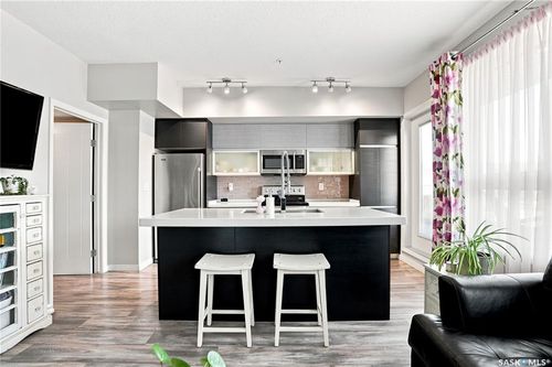 108-235 Evergreen Sq, Saskatoon, SK, S7W0T9 | Card Image