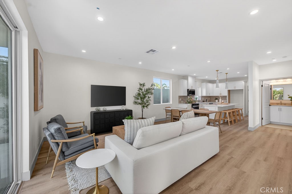 Residential in Paramount 5
