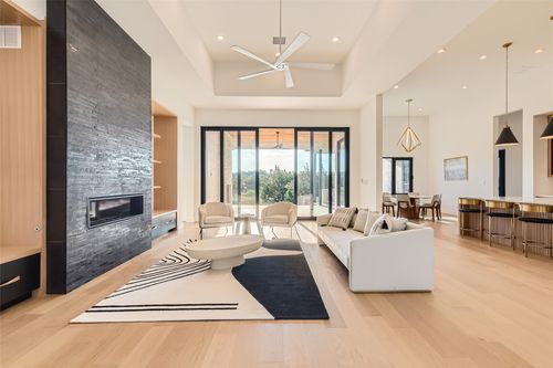 8701 Rollins Dr, Austin, TX, 78738-7677 | Card Image