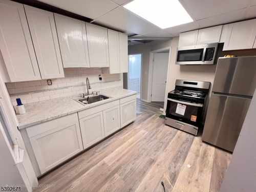 41 Charles St, Totowa, NJ, 07512-2694 | Card Image