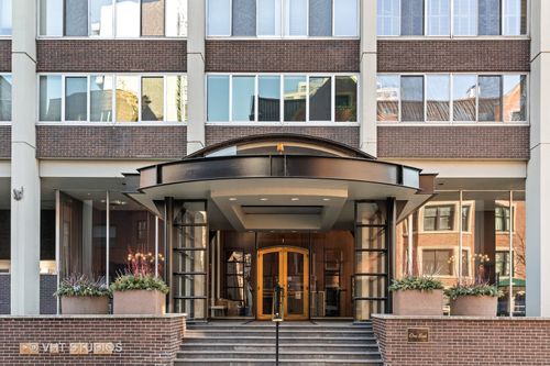 15c-1 Schiller St, Chicago, IL, 60610-4948 | Card Image