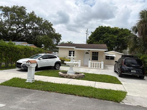 706 Glenn Pkwy, Hollywood, FL, 33021-5625 | Card Image