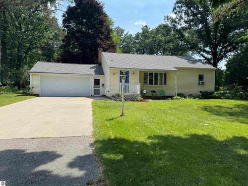603 Woodland Dr, Traverse City, MI, 49686-3551 | Card Image