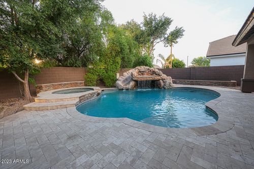 2740 S Honeysuckle Lane, Gilbert, AZ, 85295 | Card Image