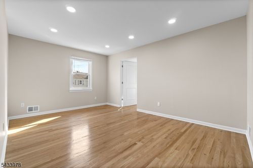 2-2 Andrew Ct, Bloomfield, NJ, 07003-3829 | Card Image