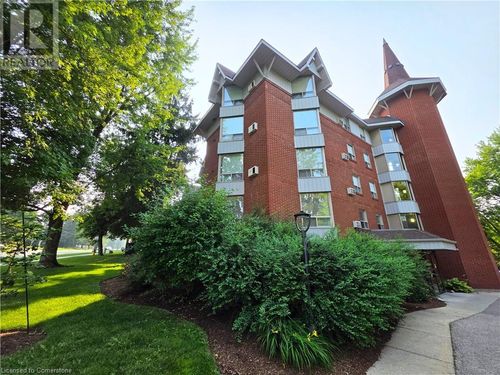 102-384 Erb St W, Waterloo, ON, N2L1W6 | Card Image
