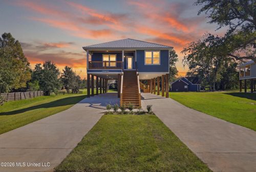 10107 Bald Eagle Dr, Biloxi, MS, 39532-8182 | Card Image
