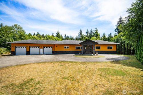 307 Andrews Ave, Cosmopolis, WA, 98537-3924 | Card Image