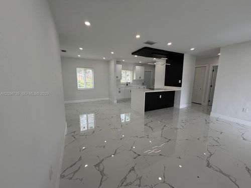 2800 Nw 164th St, Miami Gardens, FL, 33054-6422 | Card Image