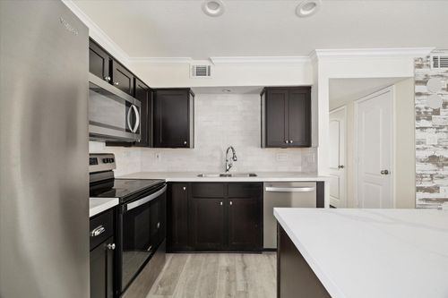 apt-23-300 Pecore St, Houston, TX, 77009-6247 | Card Image