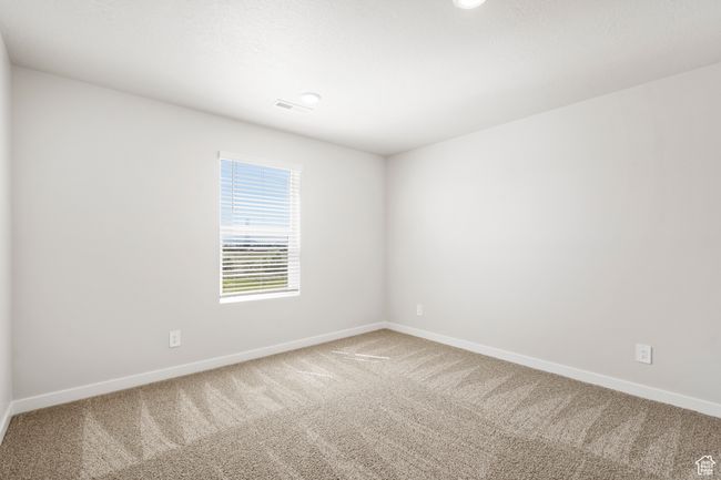 Carpeted empty room featuring baseboards | Image 40