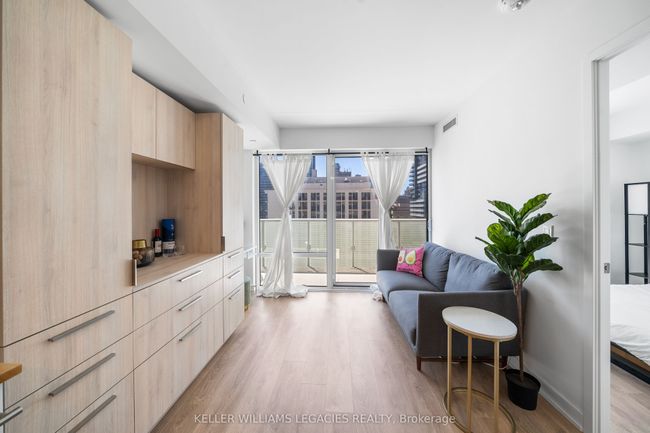 1211 - 501 Yonge St, Condo with 2 bedrooms, 1 bathrooms and null parking in Toronto ON | Image 10