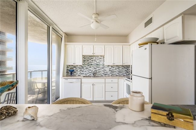 APT-702S - 3554 Ocean Dr, House attached with 2 bedrooms, 2 bathrooms and null parking in Vero Beach FL | Image 17