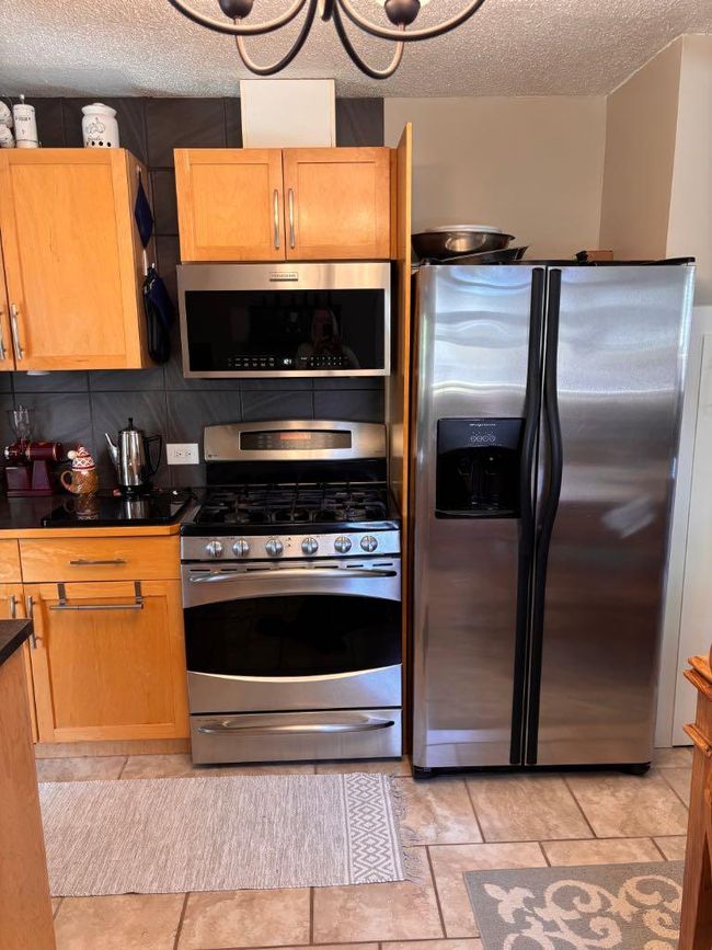 5223 3 St W, House other with 6 bedrooms, 2 bathrooms and 2 parking in Claresholm AB | Image 5