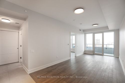 810-2525 Bathurst St, Toronto, ON, M6B2Y9 | Card Image