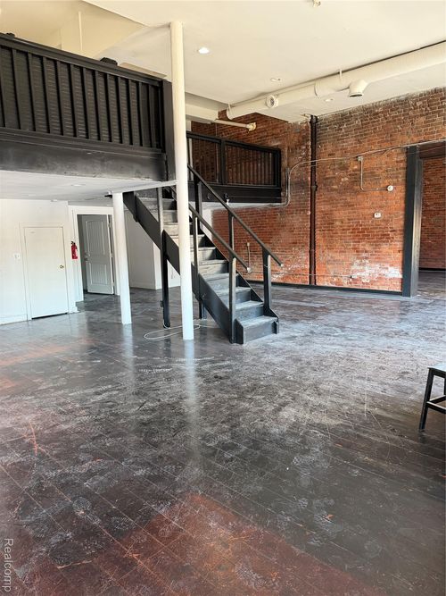 a-2627 John R St, Detroit, MI, 48201-3101 | Card Image