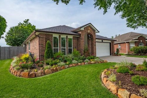9209 Mahan Dr, La Porte, TX, 77571-3935 | Card Image