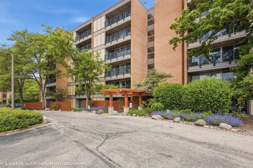 4k-5950 Oakwood Dr, Lisle, IL, 60532-3017 | Card Image