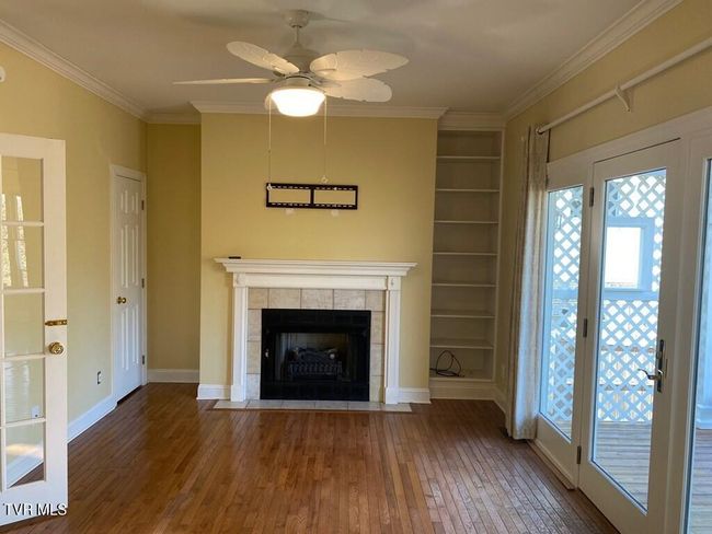Den | Image 5