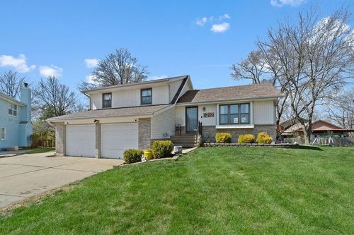1212 Sw Breckenridge Ct, Blue Springs, MO, 64015-8702 | Card Image