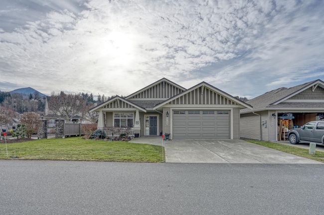 5988 Hunter Creek Crescent, House other with 2 bedrooms, 2 bathrooms and 4 parking in Chilliwack BC | Image 2