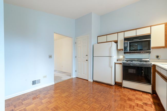 2021 Liberty Ln, House other with 3 bedrooms, 2 bathrooms and 2 parking in Gurnee IL | Image 9