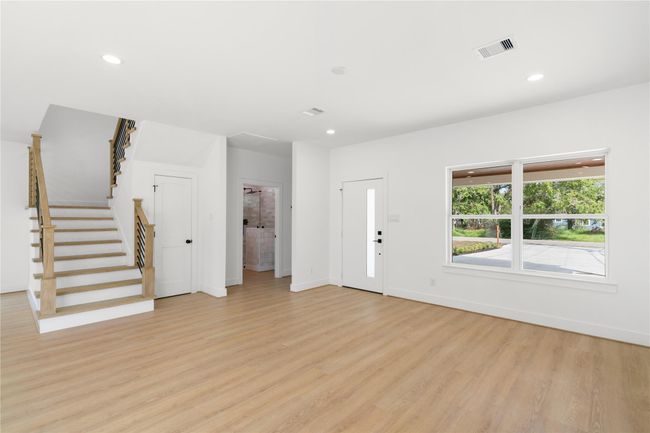 Thoughtful design of layout makes for easy living and entertainment. | Image 6