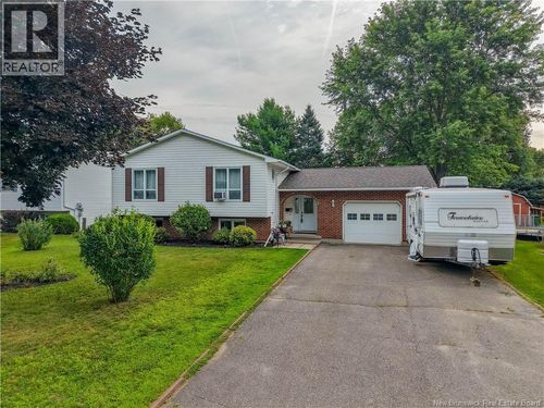 52 Drammen Dr, House with 6 bedrooms, 2 bathrooms and null parking in Fredericton NB | Card Image